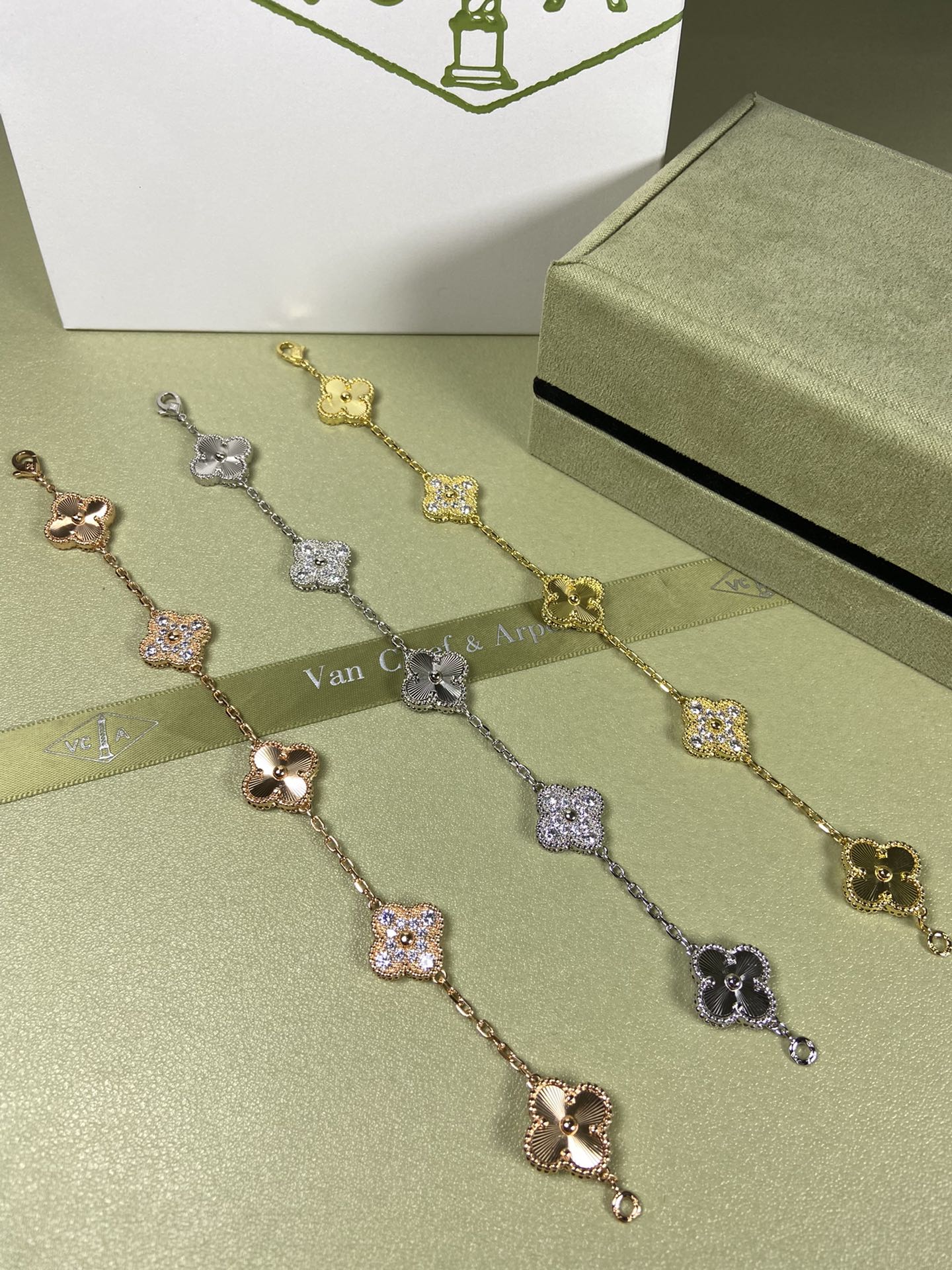 5XVA181K  Popular bracelets  5 flowers normal size1.5cm flower
