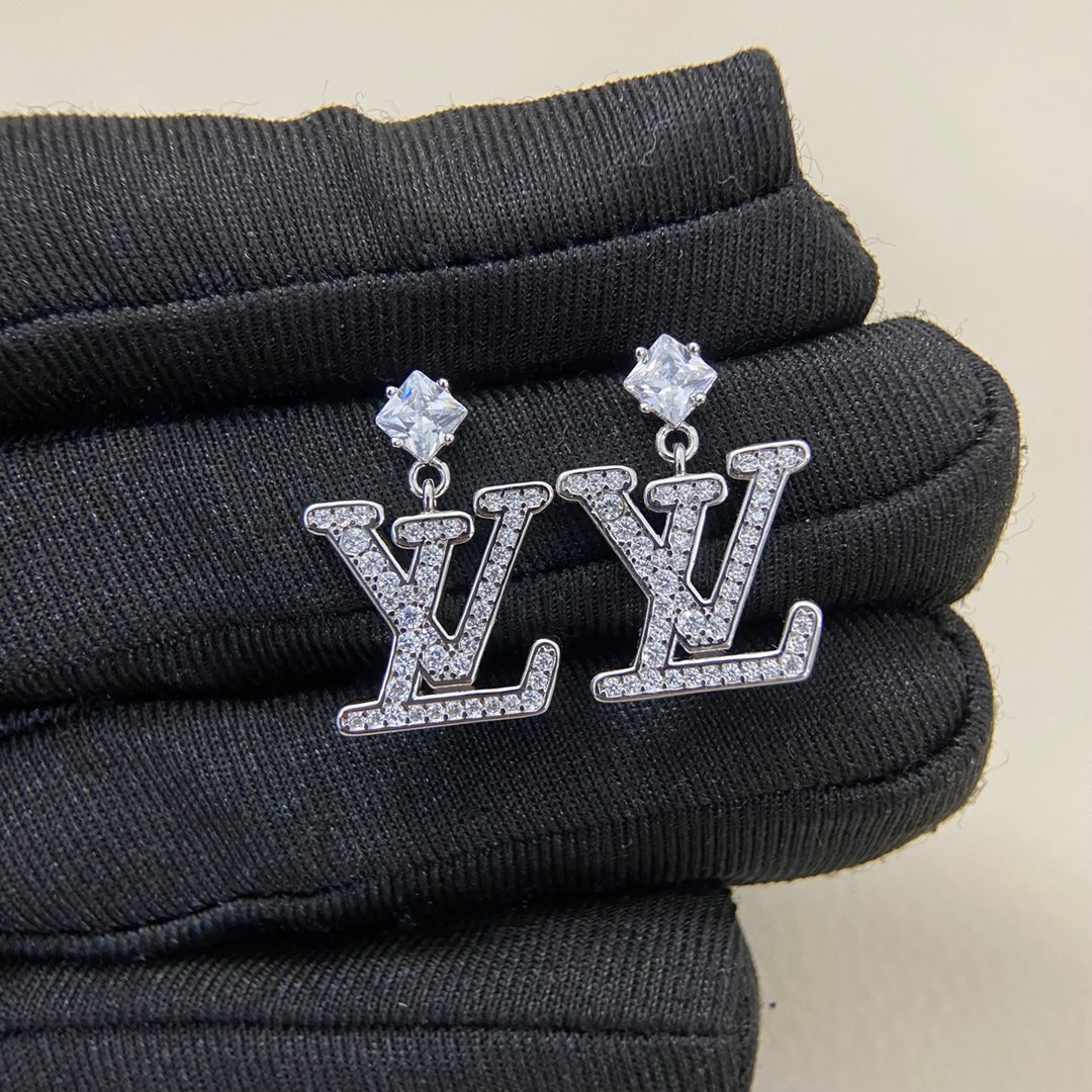 55ZE17E Popular Earrings