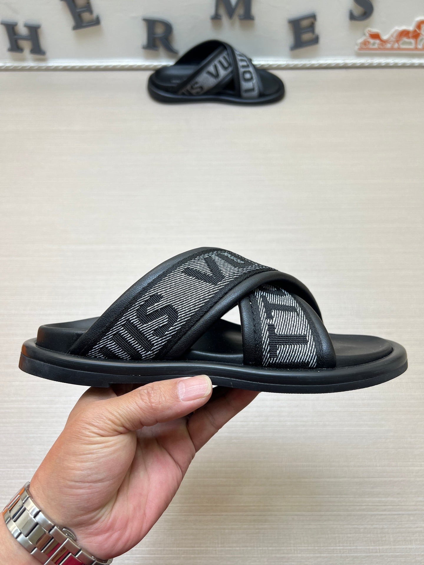 535ZE273Z Popular Slippers