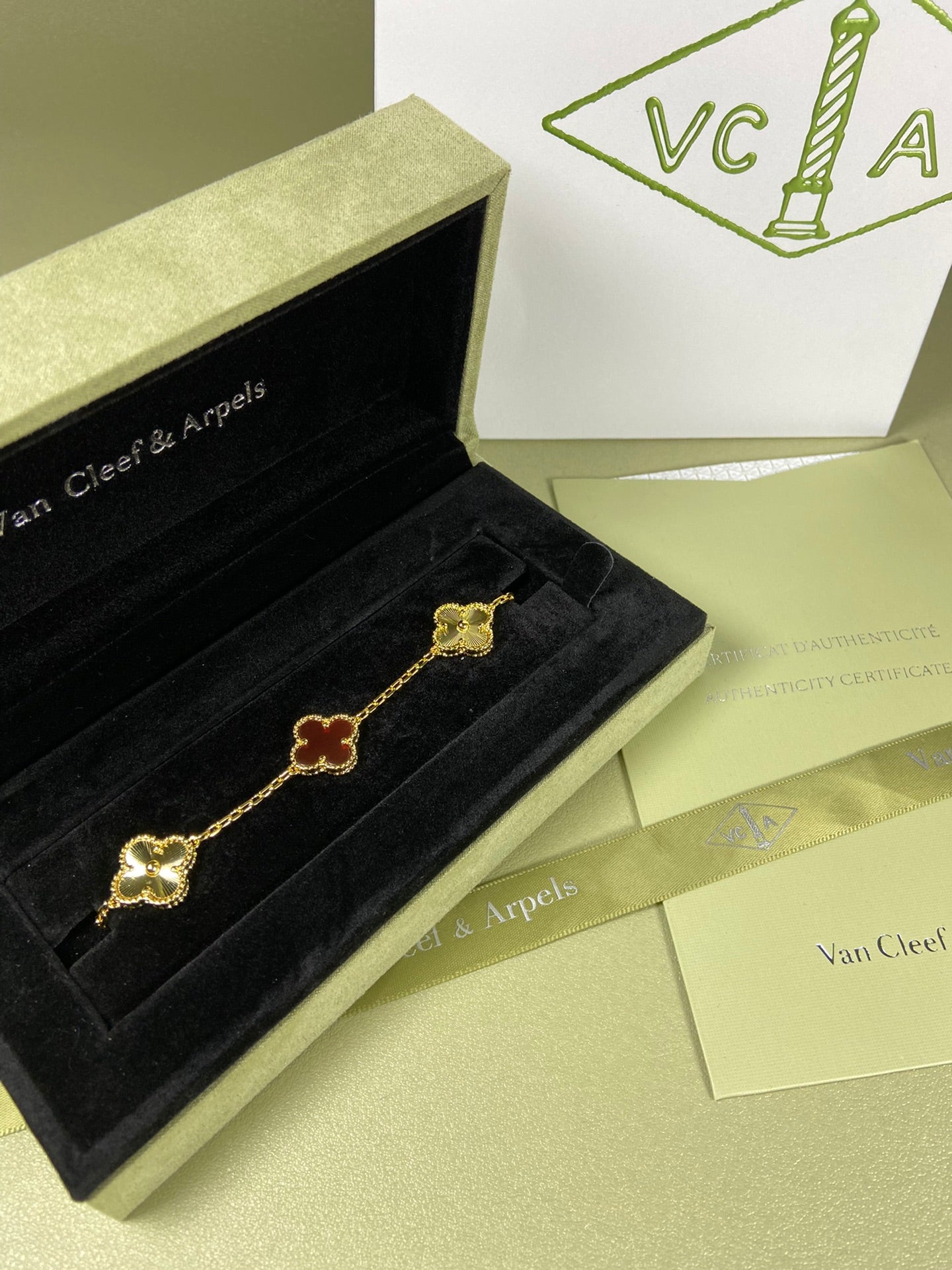 5XVA181K  Popular bracelets  5 flowers normal size1.5cm flower