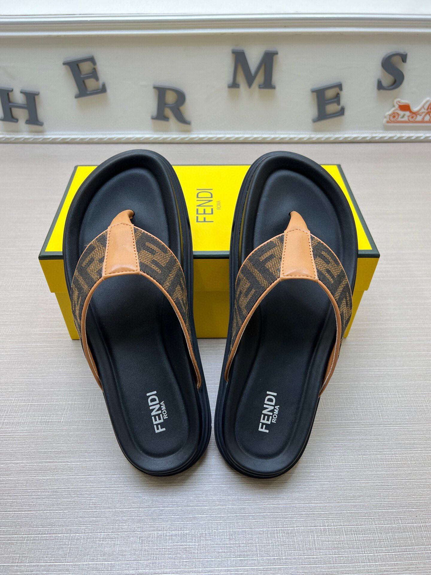 5LF222Z Popular Slippers