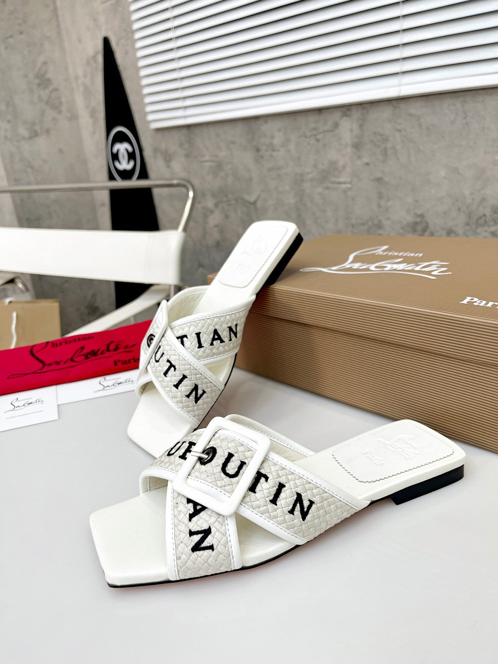 J4A43Z Popular leather Slippers