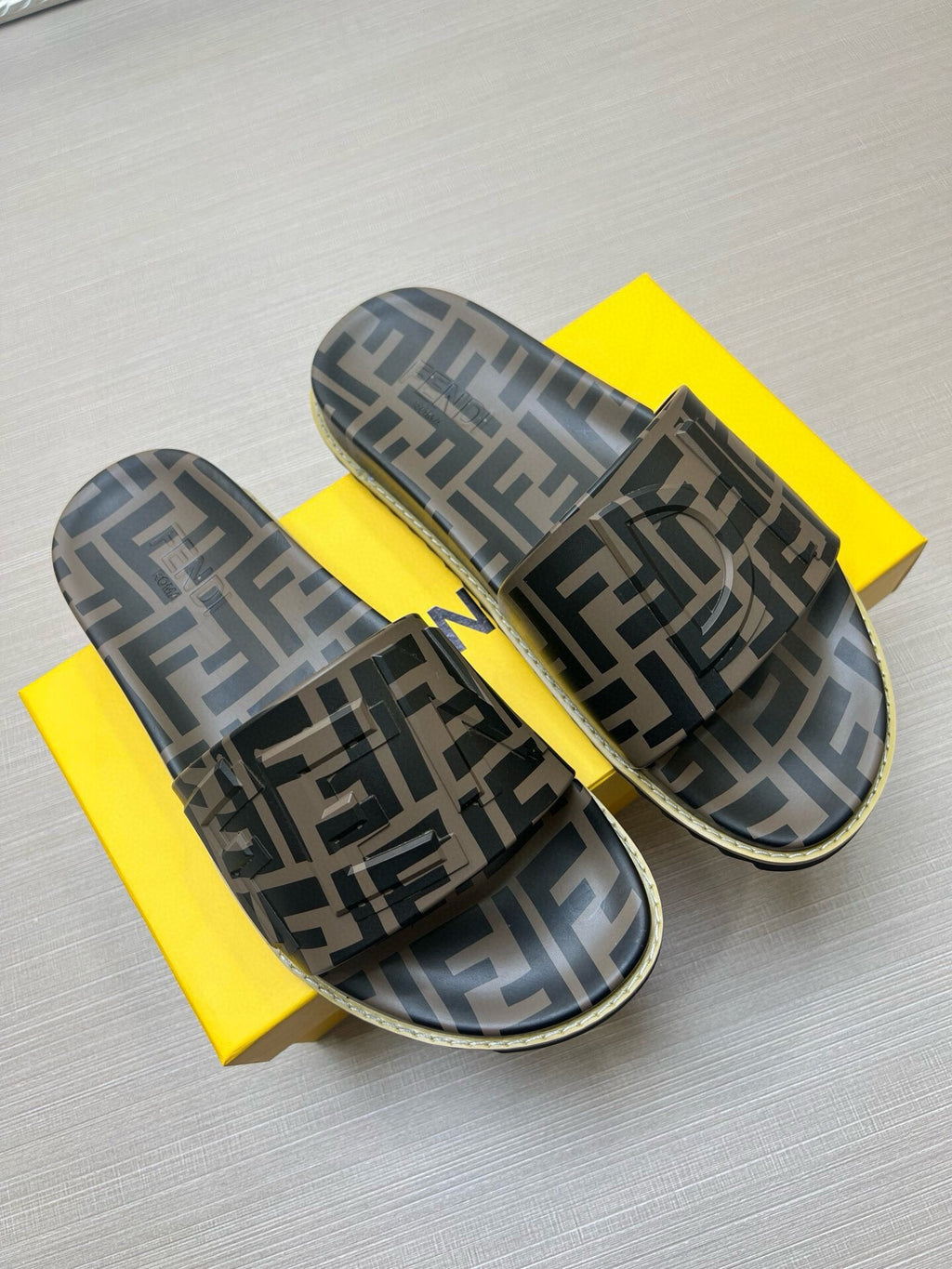 535ZF282Z Popular Slippers