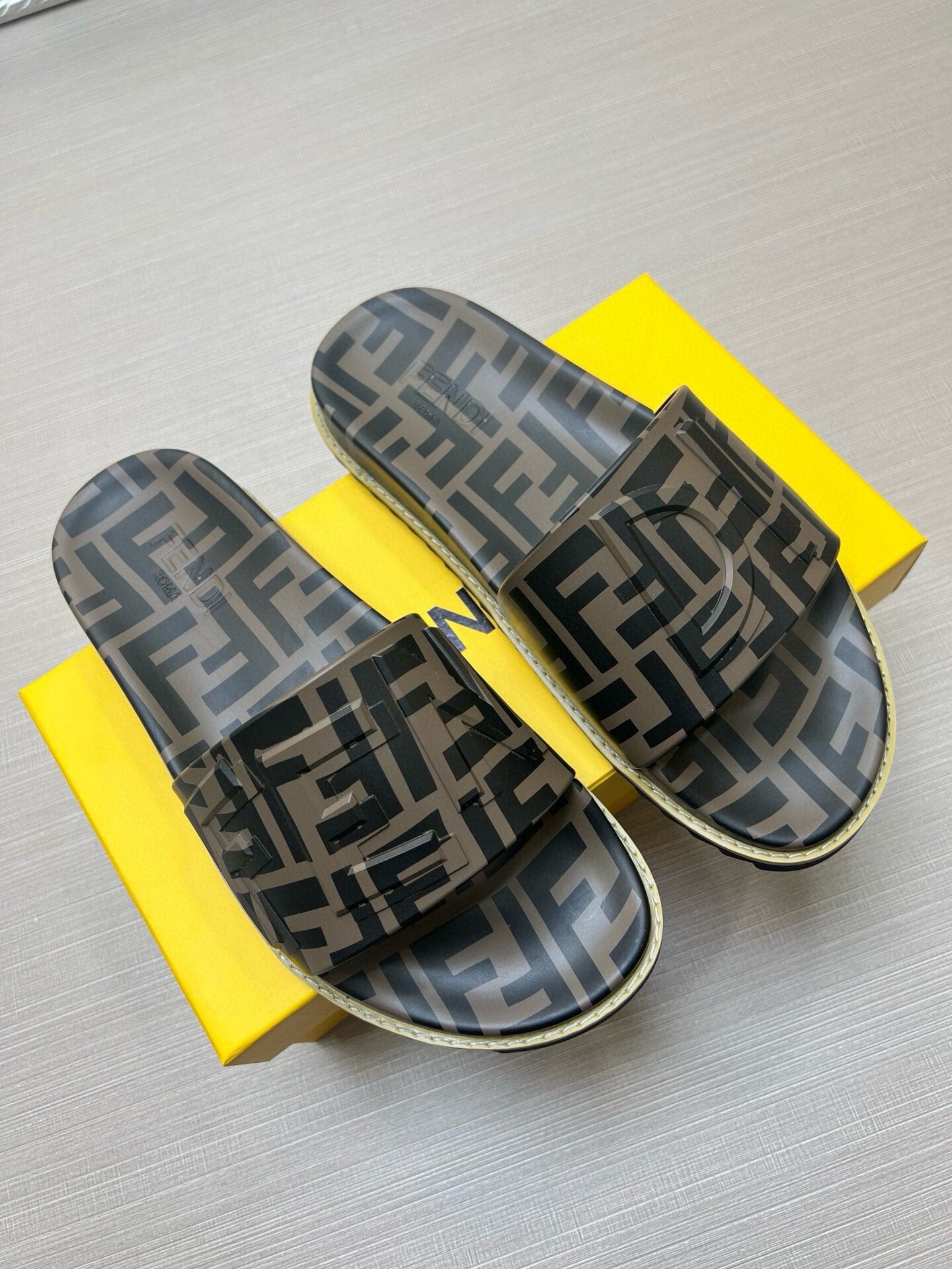 535ZF282Z Popular Slippers