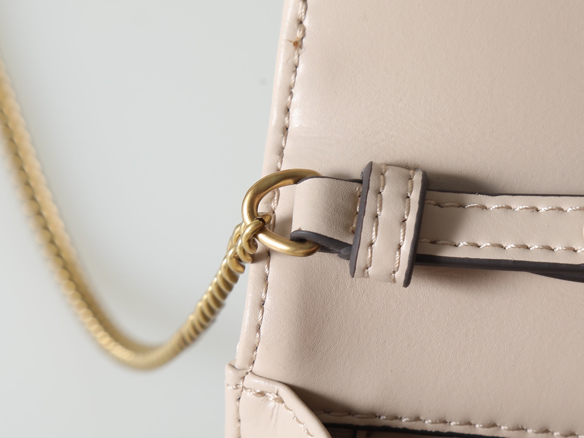 B1X56A26 Popular leather bag