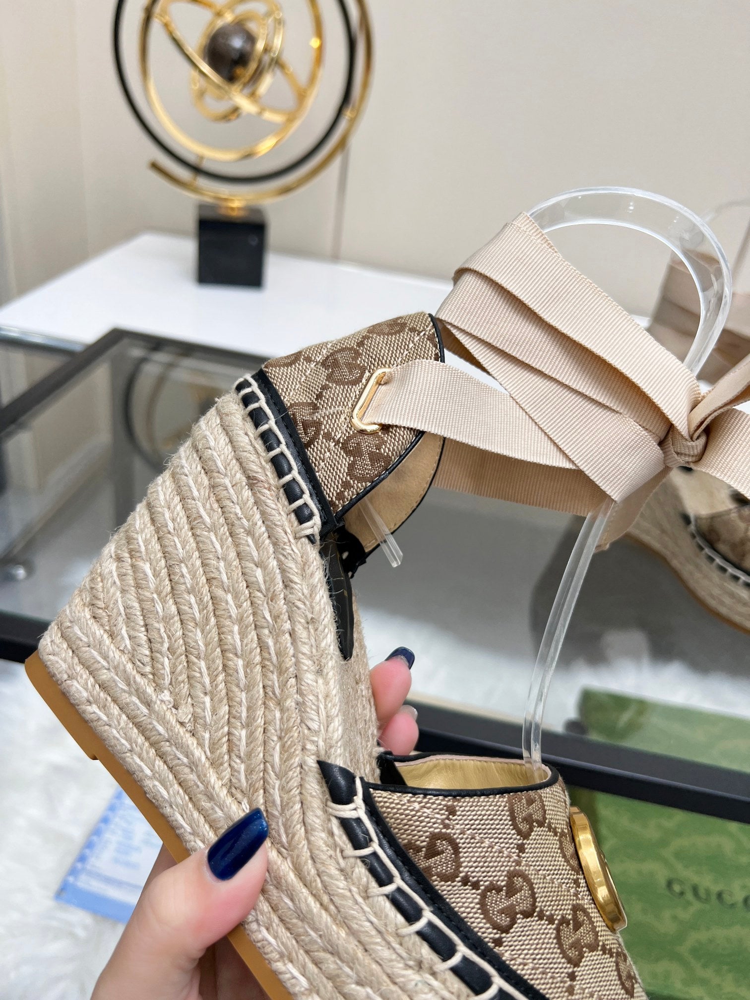 Z2X66B29  Popular High heels