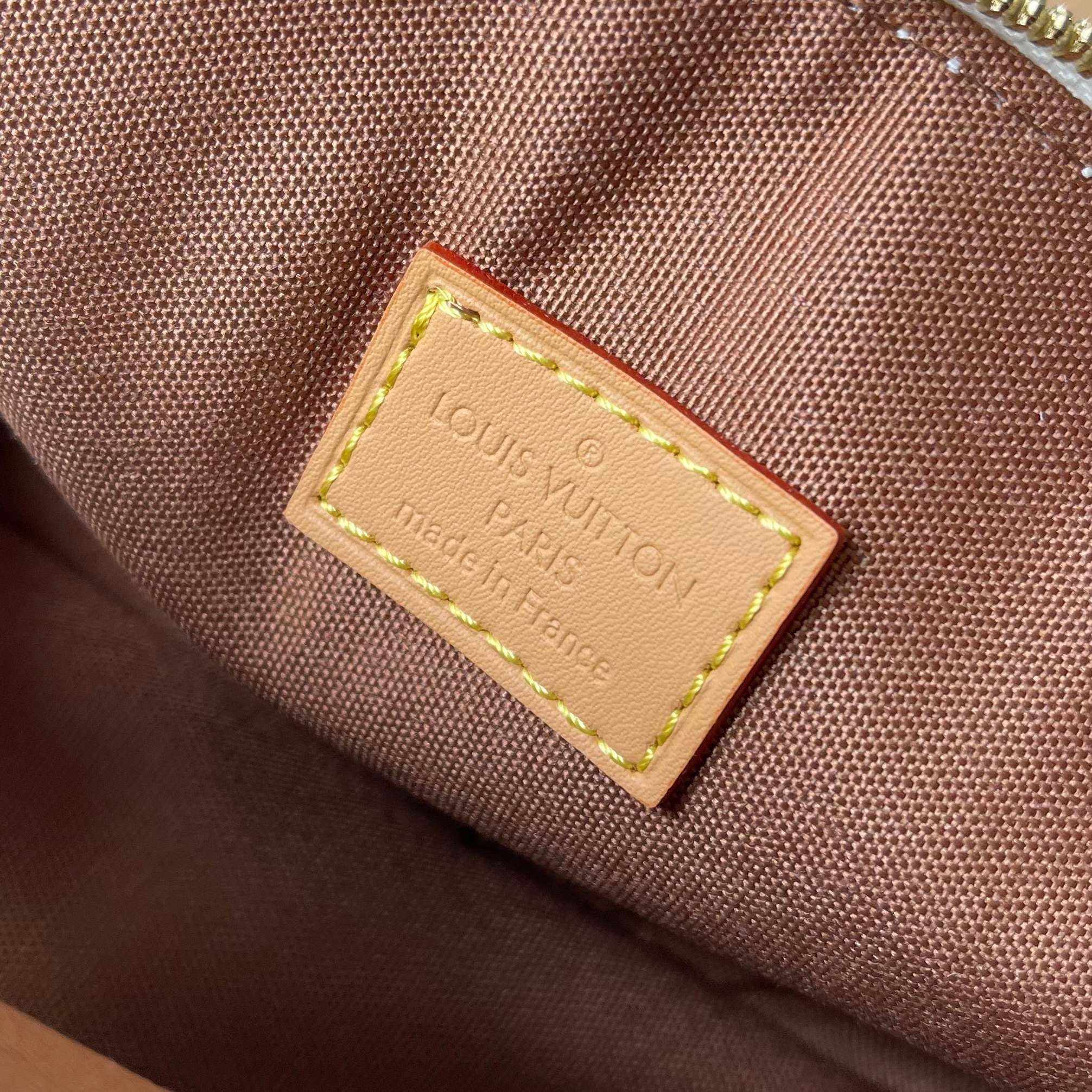 146PE101B Popular leather bag