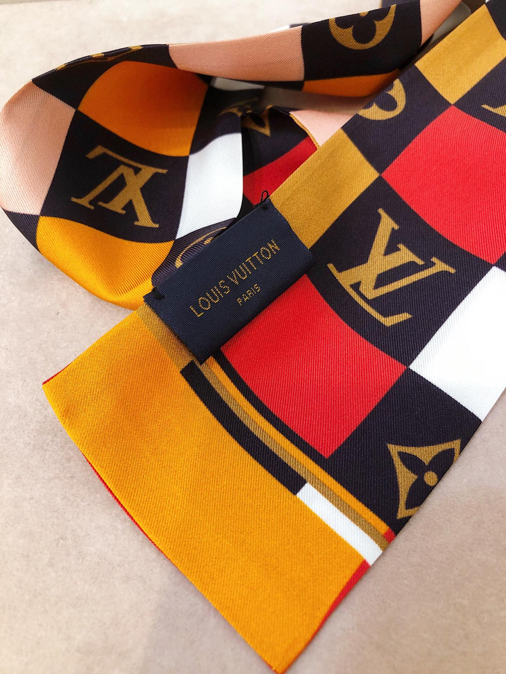 1ZE177W  Popular Silk Scarve
