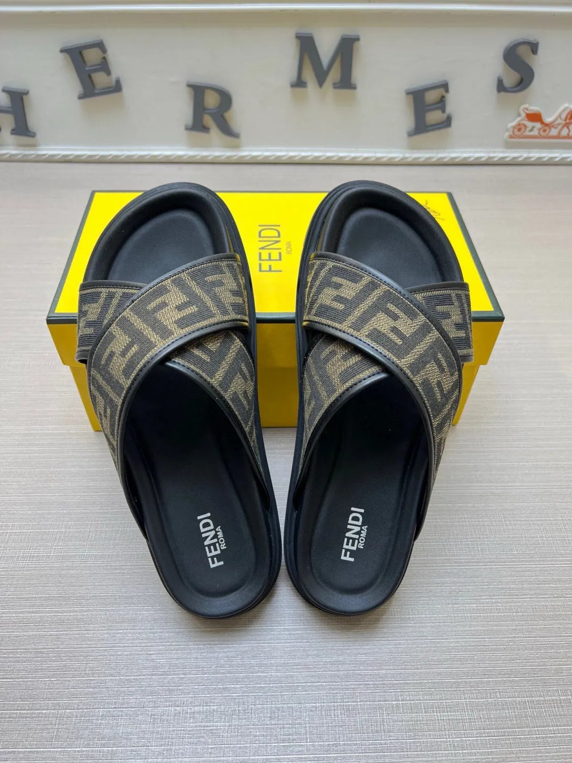 5LF224Z Popular Slippers