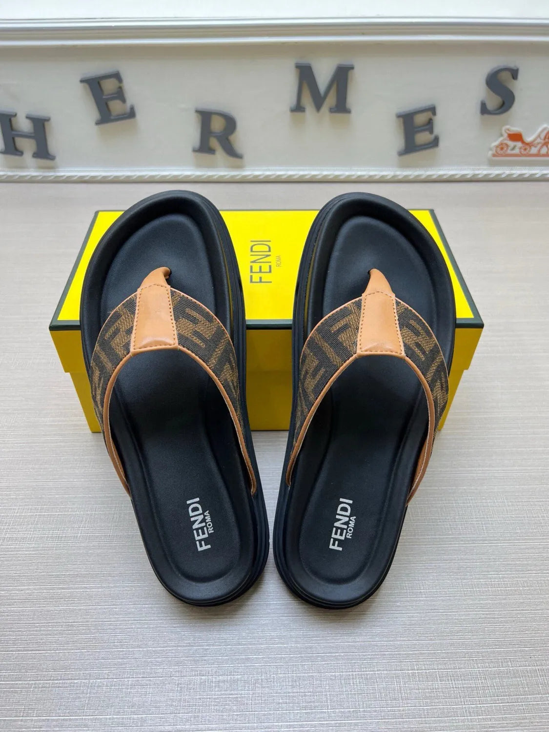 5LF222Z Popular Slippers