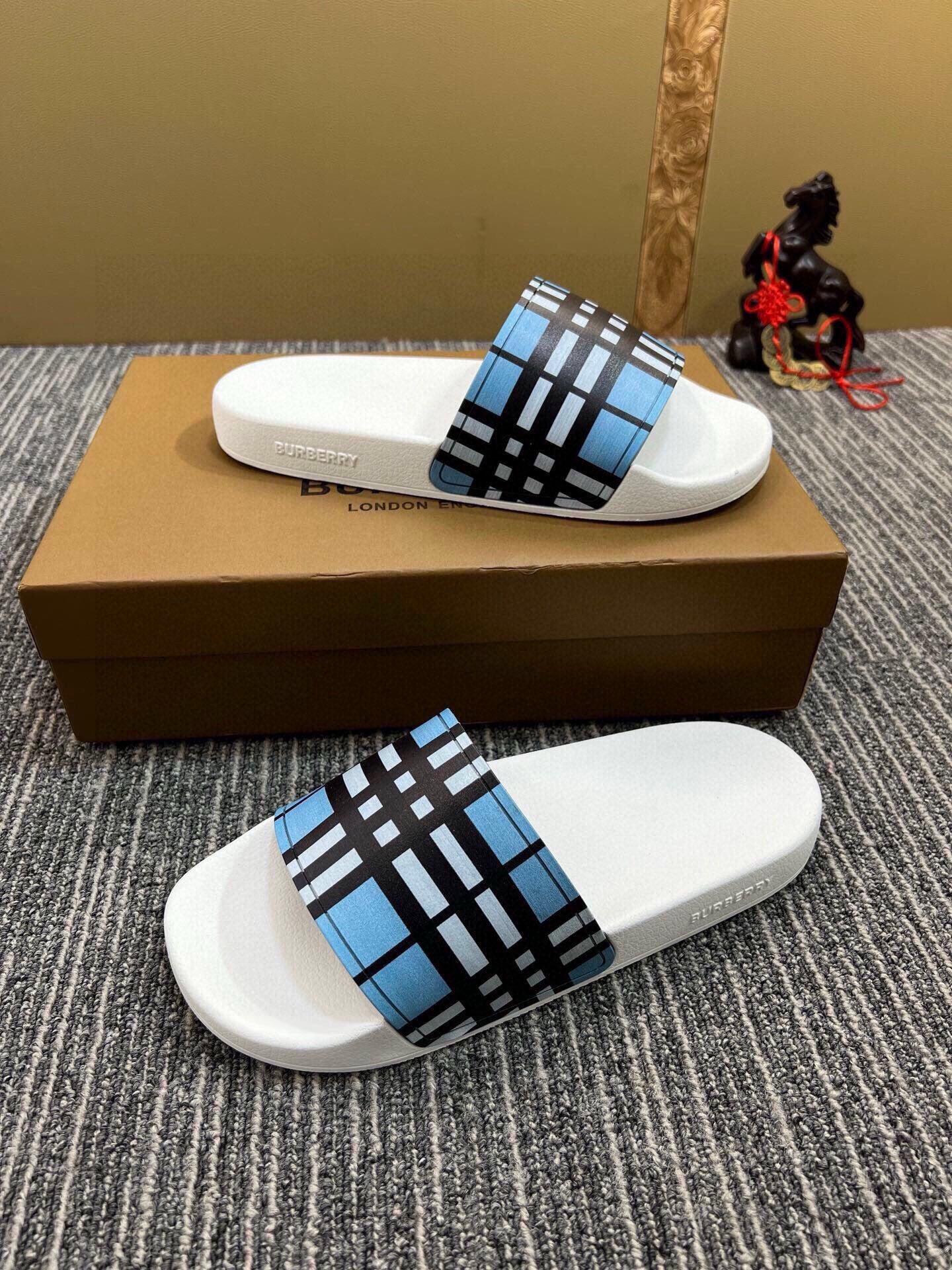 535ZR262Z Popular Slippers