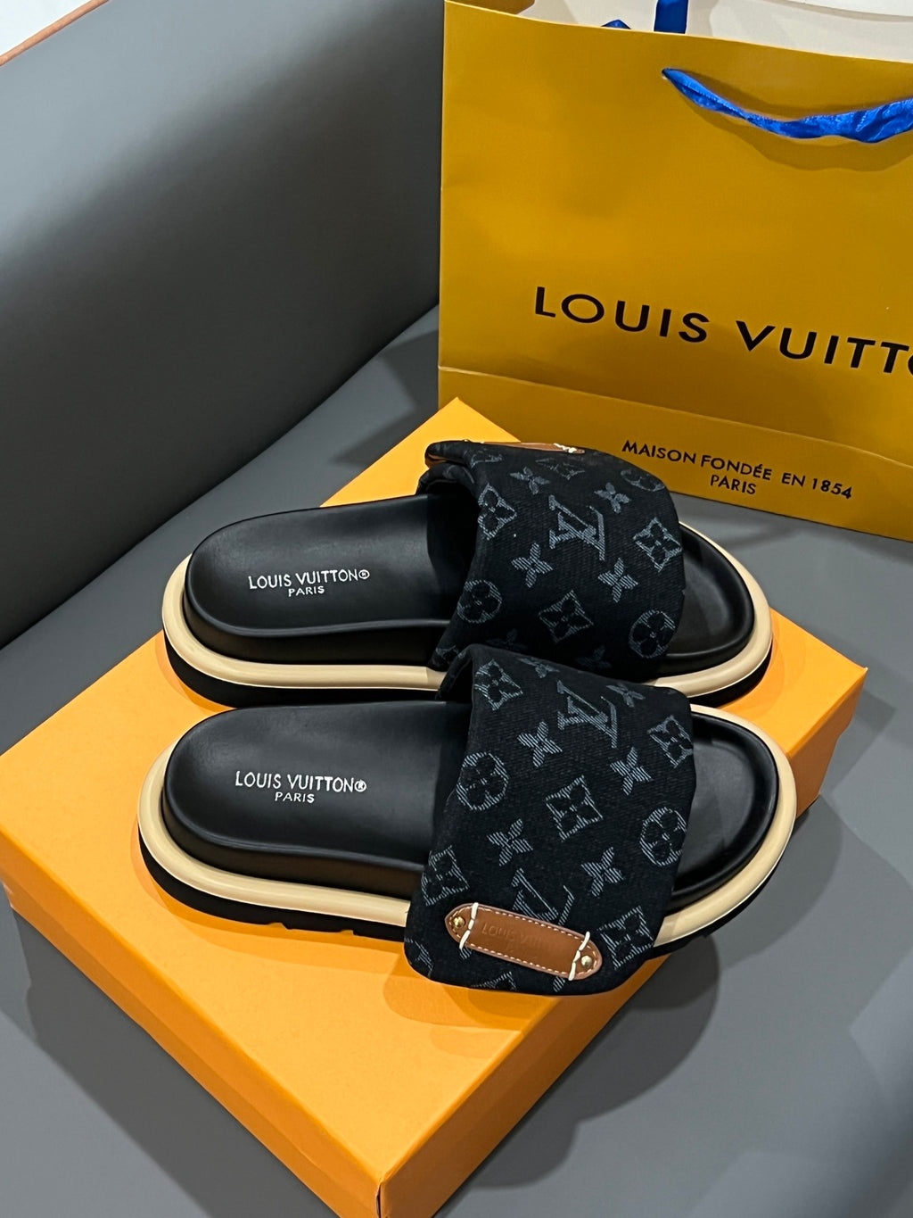 14E73Z Popular Slippers