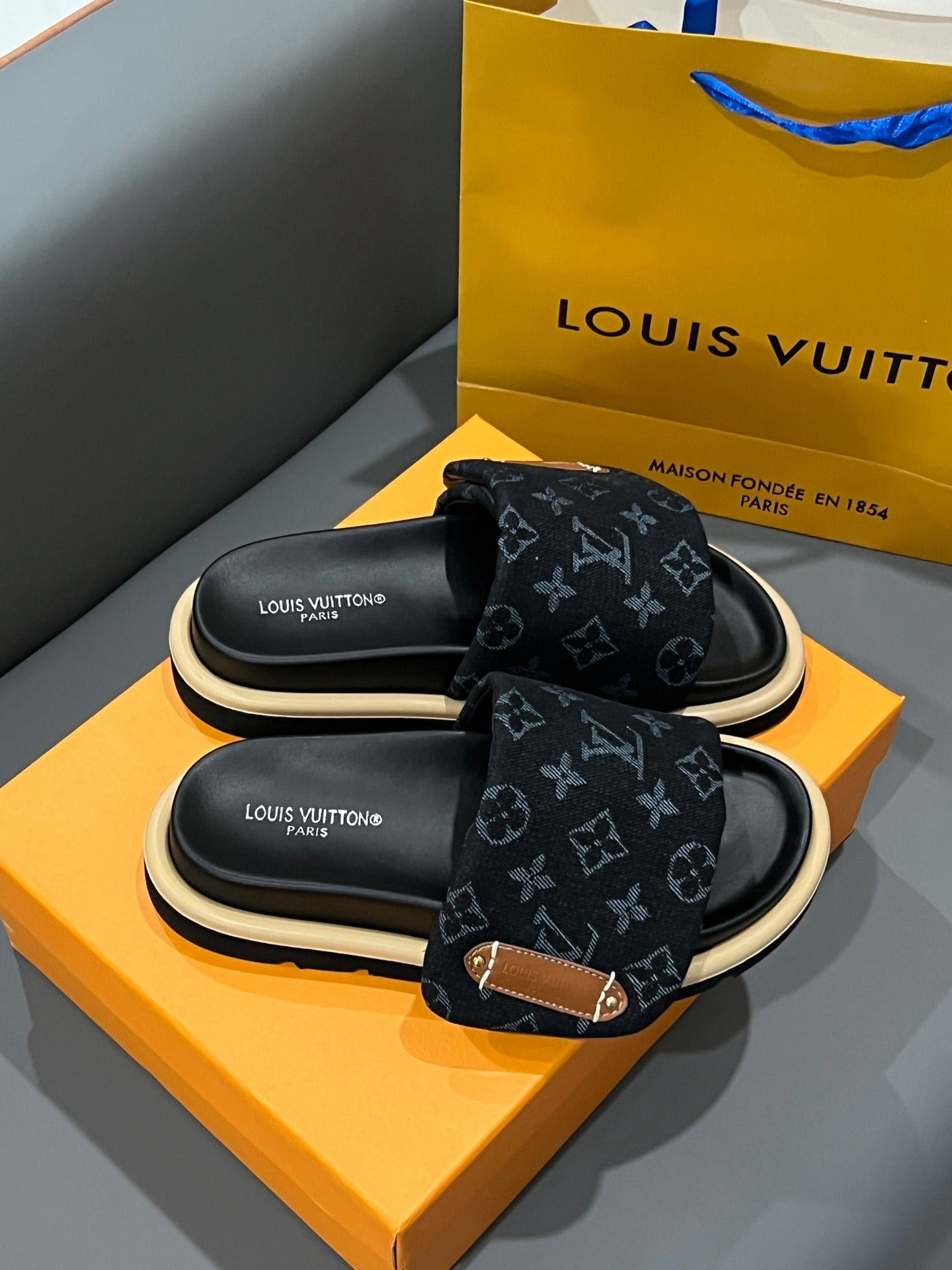 14E73Z Popular Slippers
