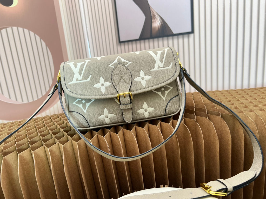 2XE028B Popular leather bag 