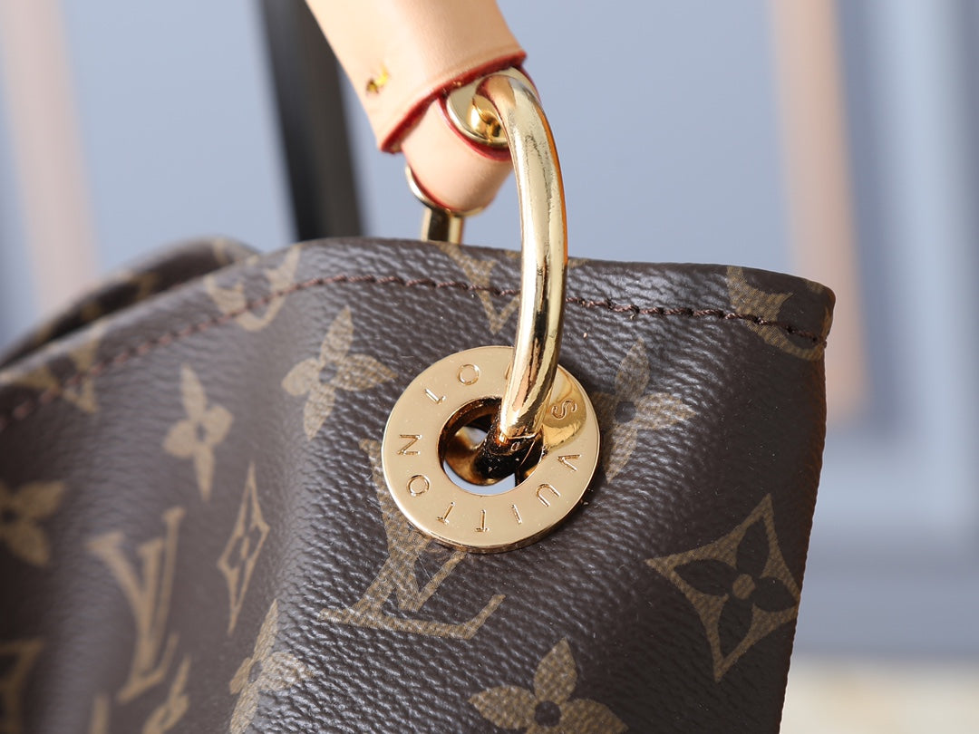 146PE65B Popular leather bag