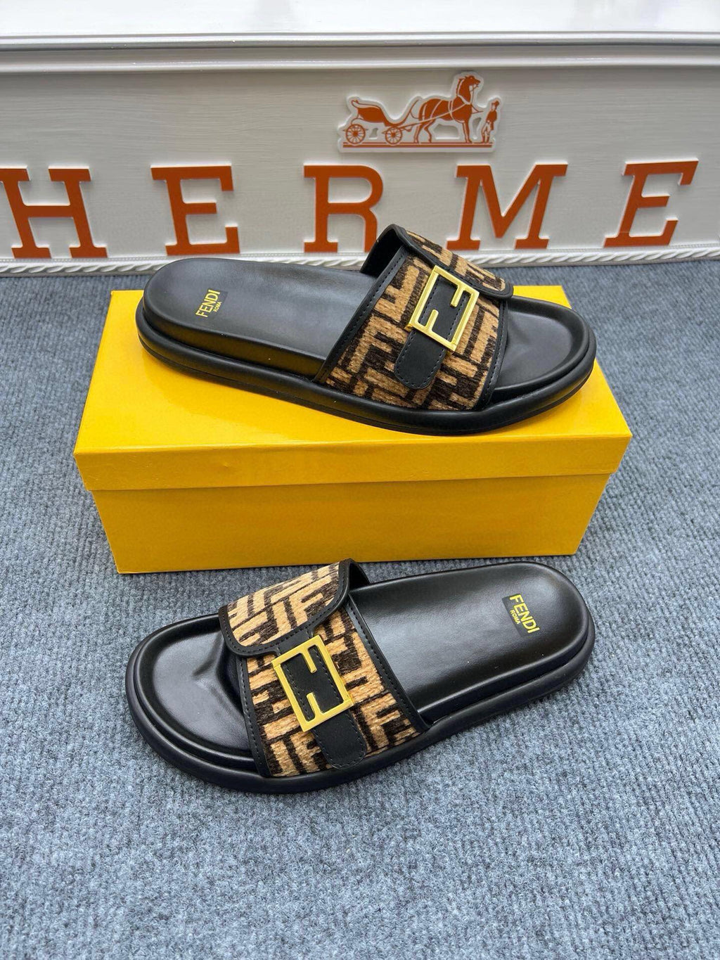 54F37Z Popular slippers