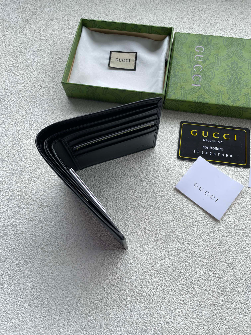 B1X56B9 Popular leather wallets ( with full packaging )