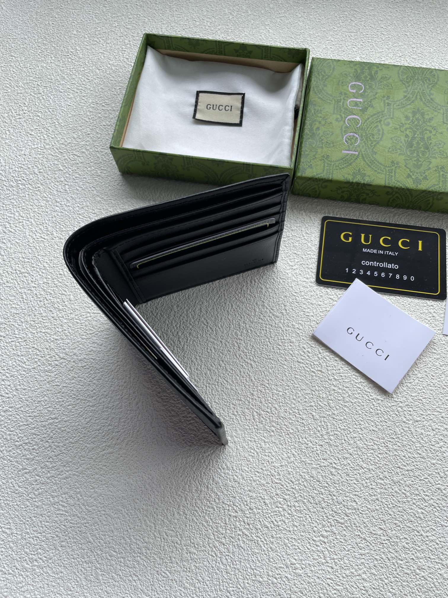 146XB9B Popular leather wallets ( with full packaging )