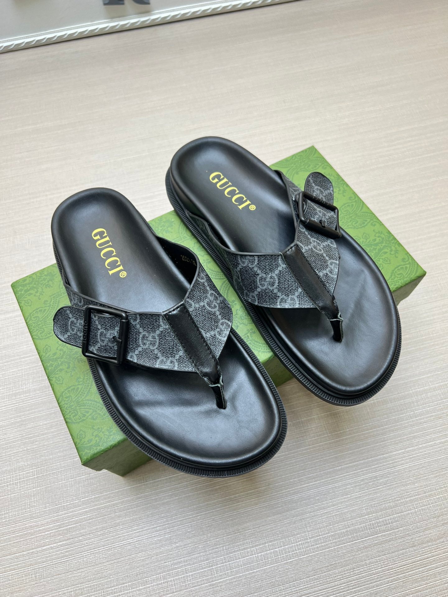54B92Z Popular slippers