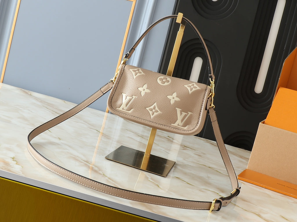 15XE4B Popular leather bag