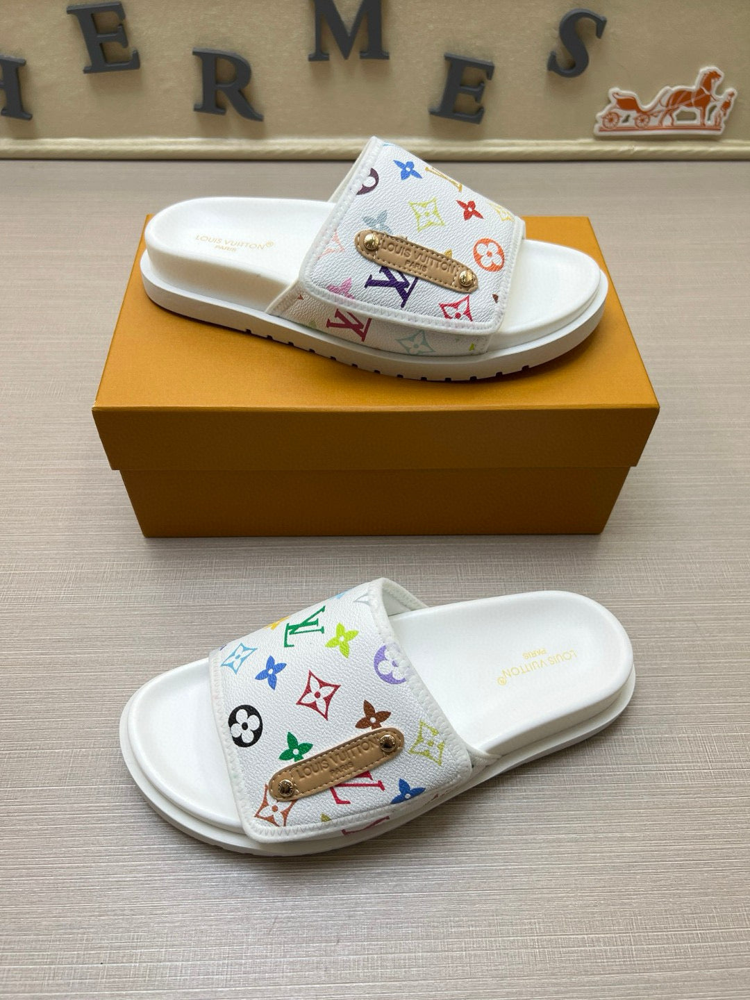 575NE6Z  Popular Slippers