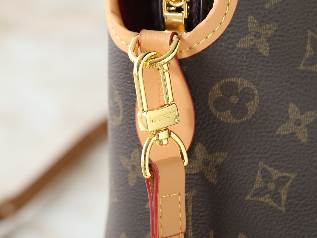 146PE107B Popular leather bag