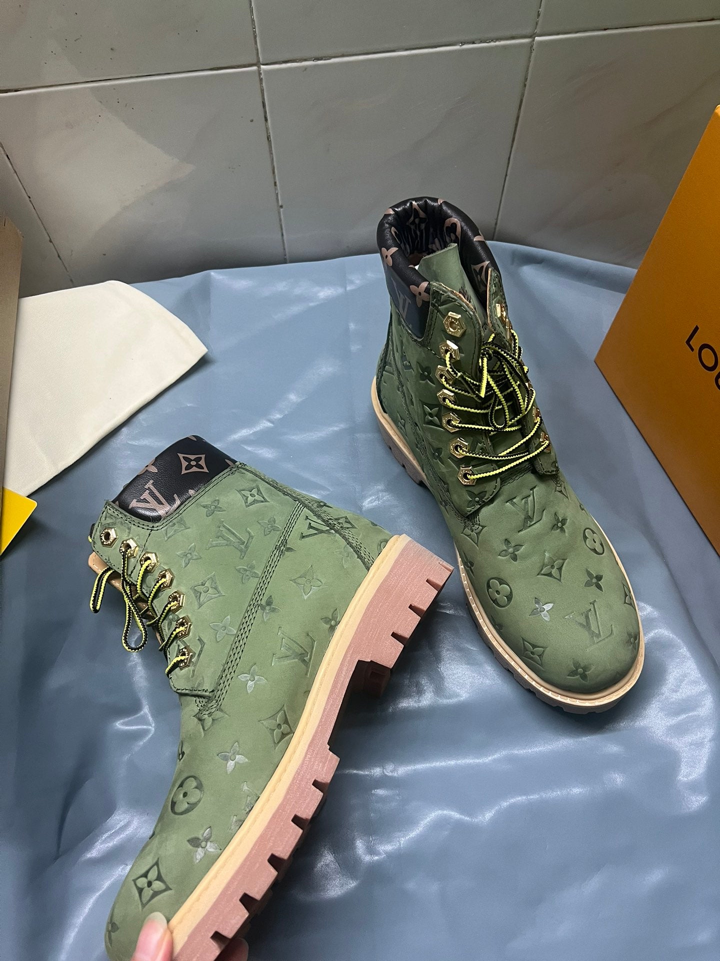 2105QE382Z Popular high-quality leather Boots