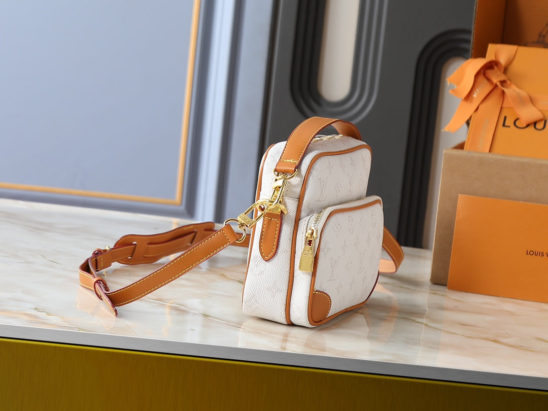 146PE109B Popular leather bag