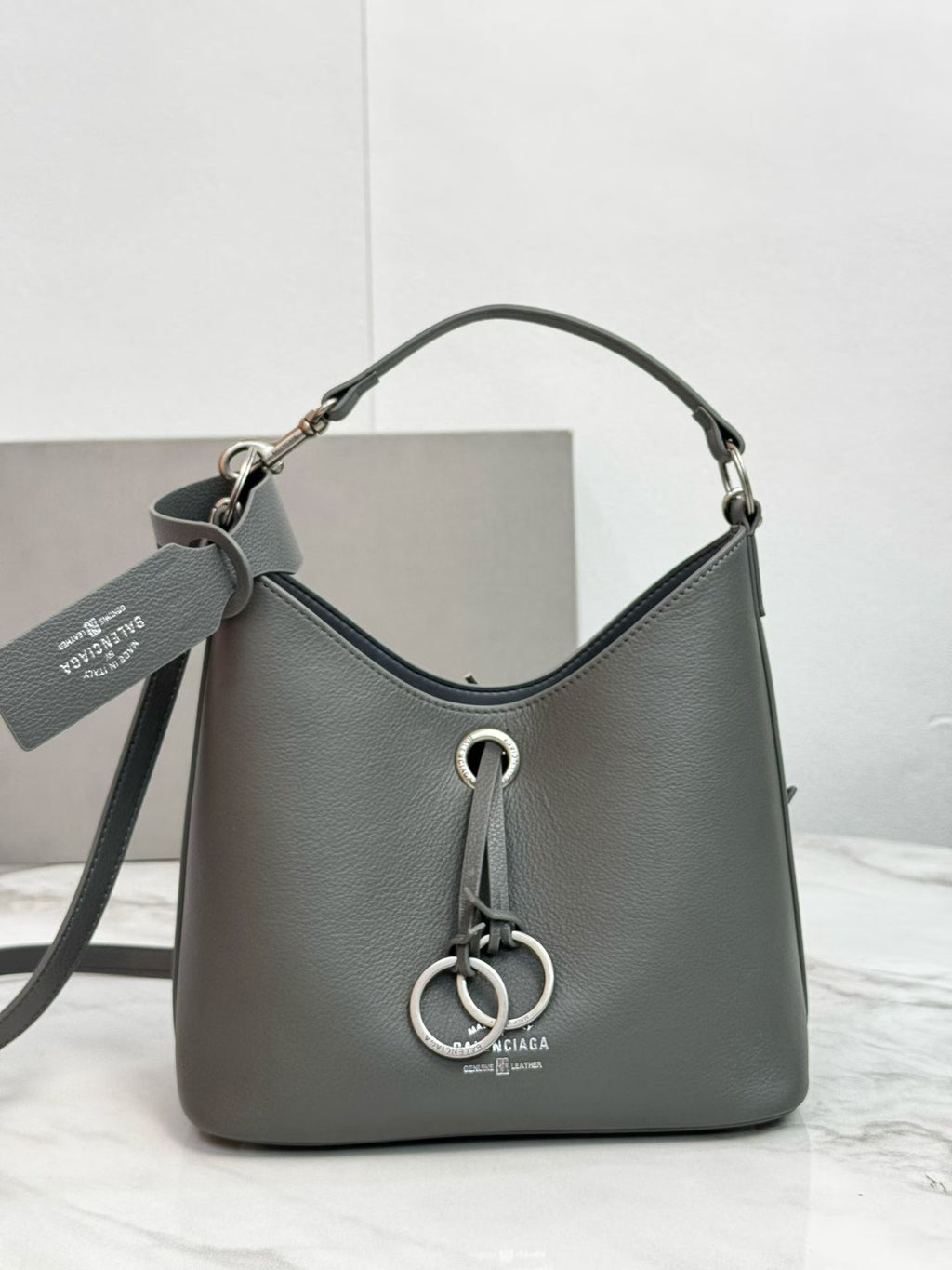 B1P46J144 Popular leather bags