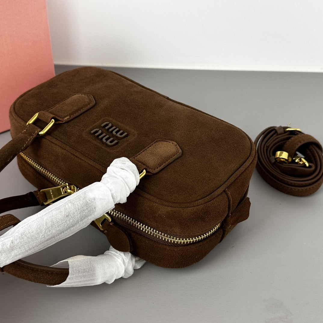 146PA149B Popular leather bags(22x10.5x7.5cm)