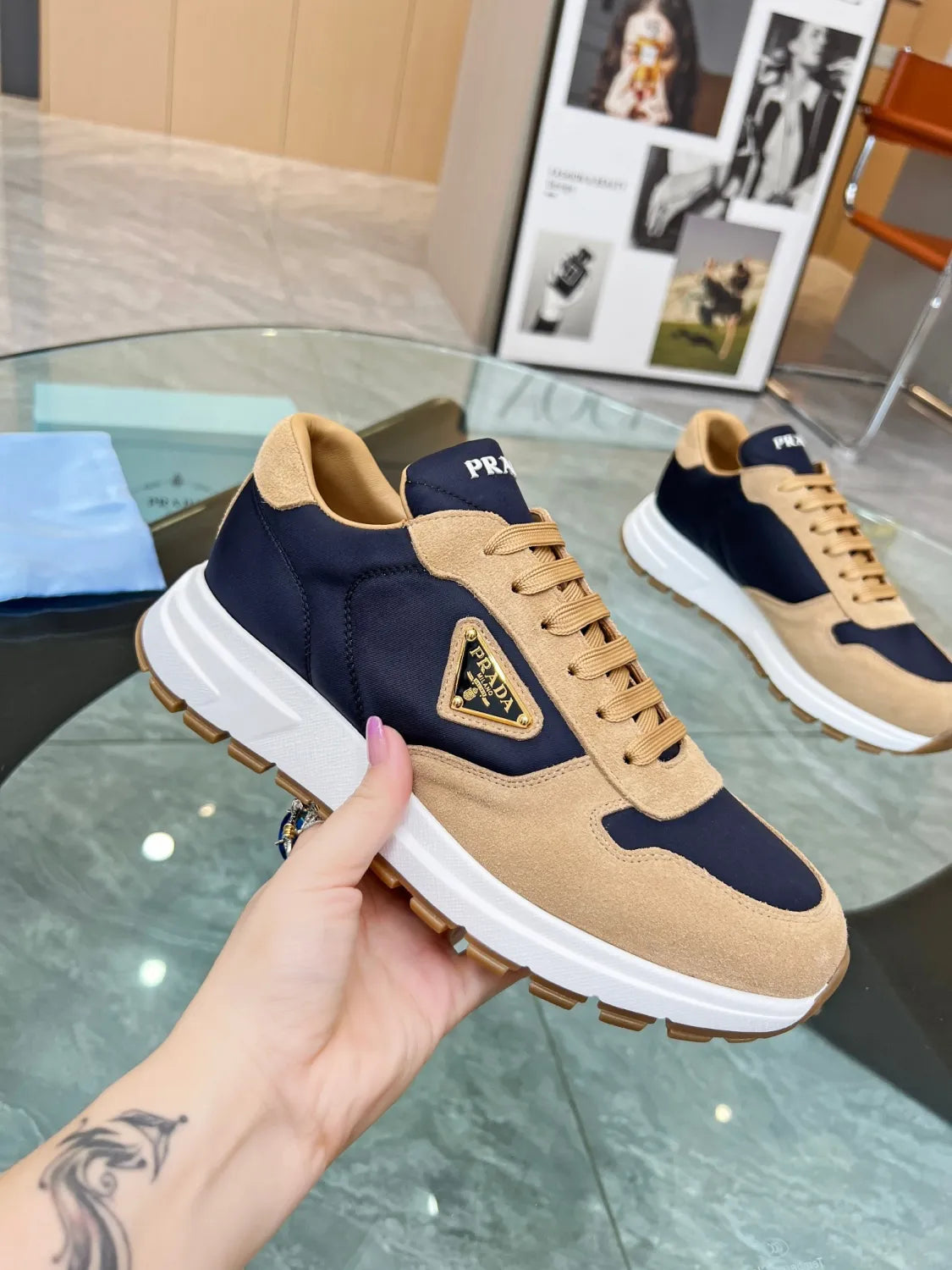 2LPD5X  Popular high-quality shoes