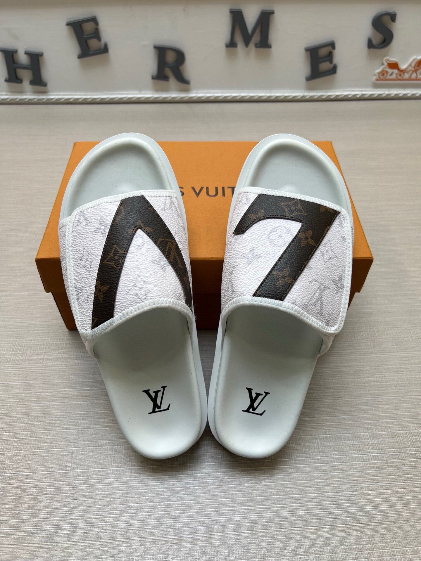 5WE251Z Popular Slippers