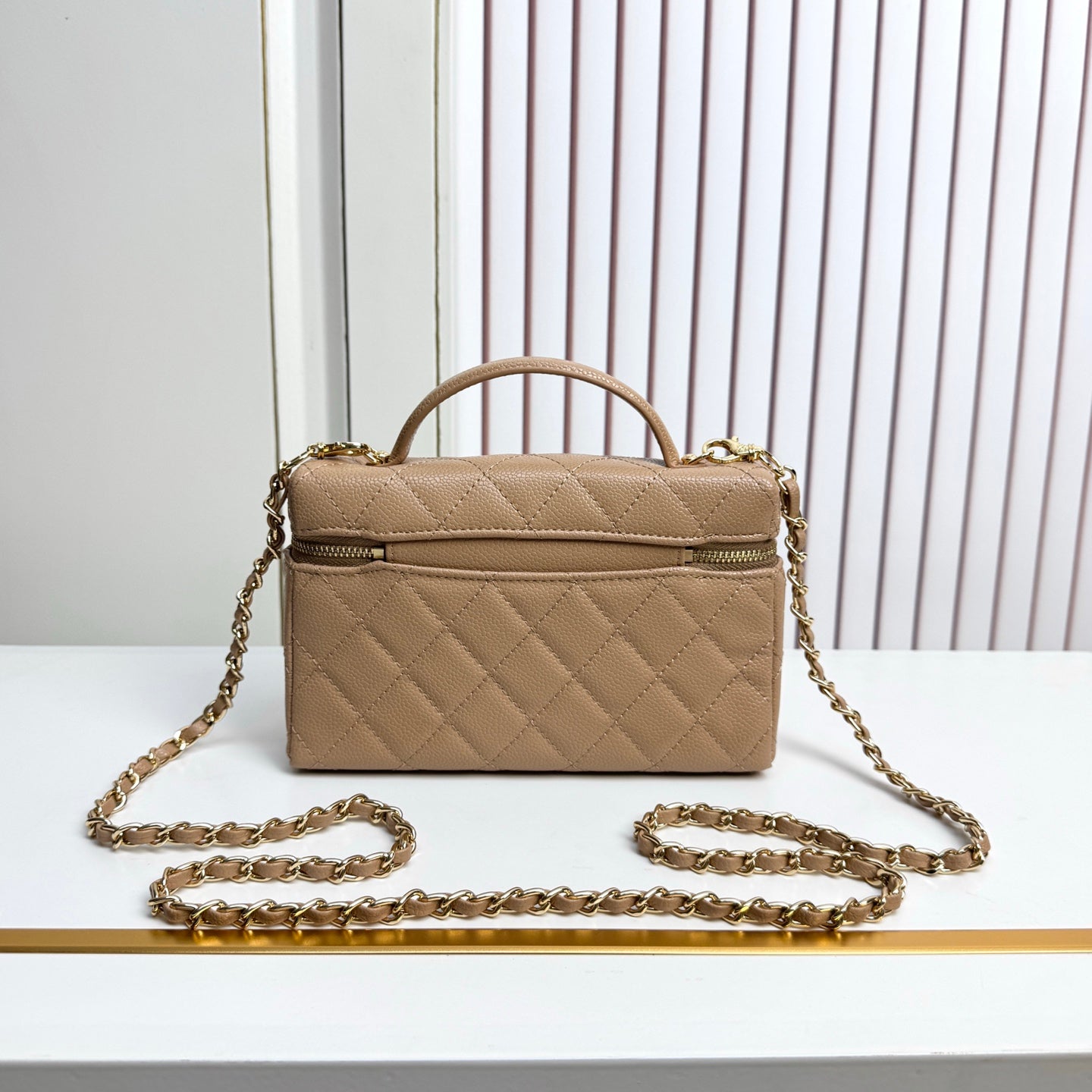 B1X66C19  Popular leather bag
