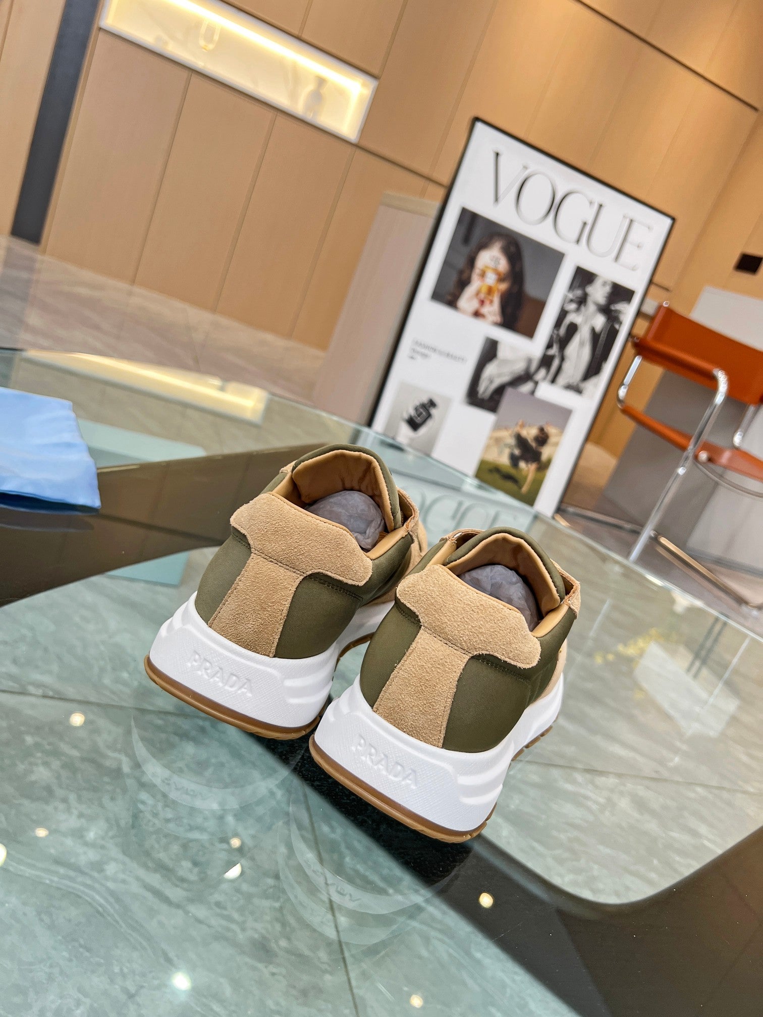2LPD5X  Popular high-quality shoes