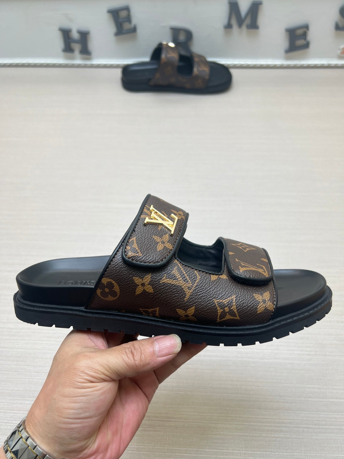 54E11Z Popular slippers