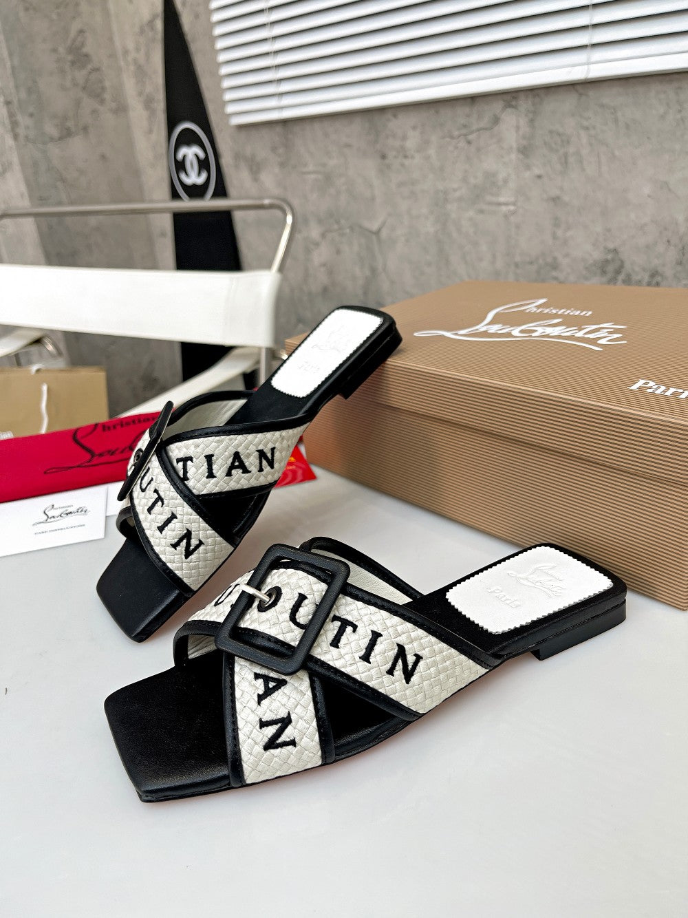 J4A43Z Popular leather Slippers