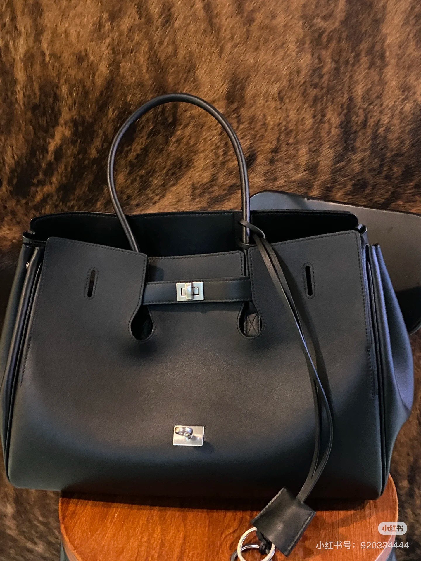 B1R46J1 Popular leather bags