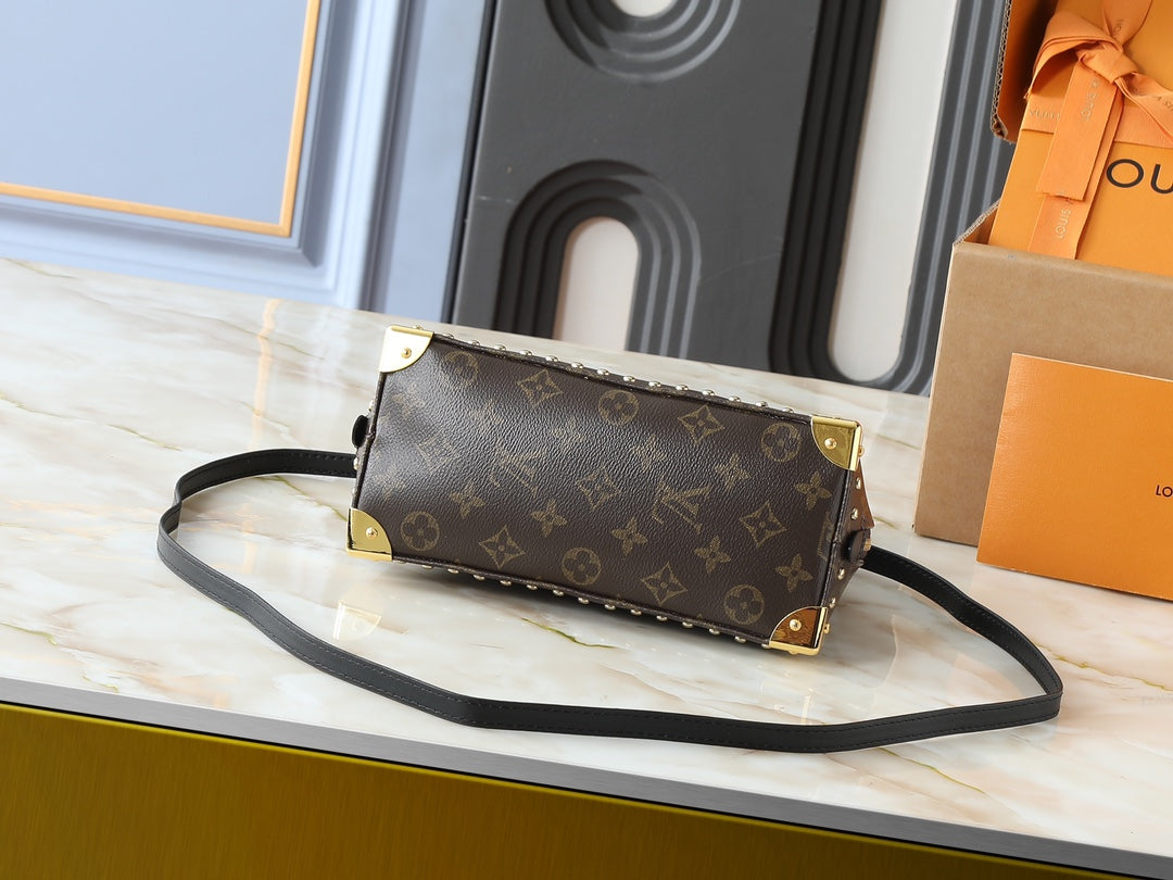 146PE84B Popular leather bag