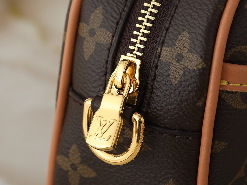 15RE147B Popular leather bag