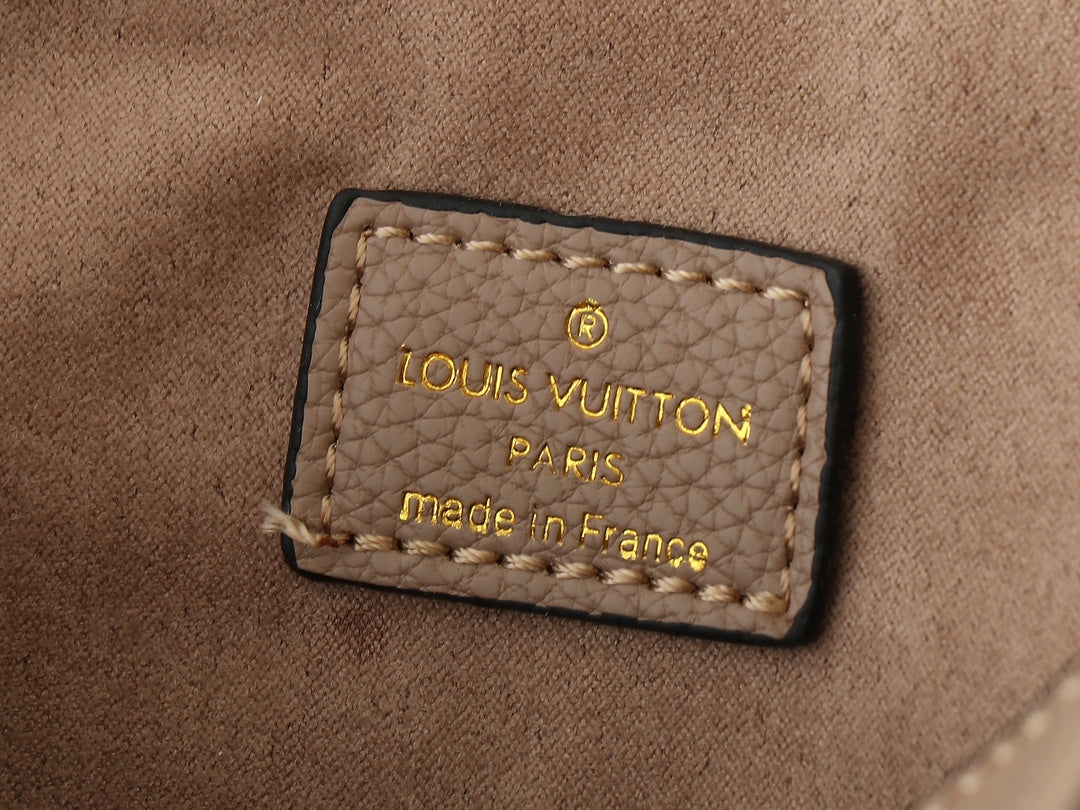 1WE115B Popular leather bag