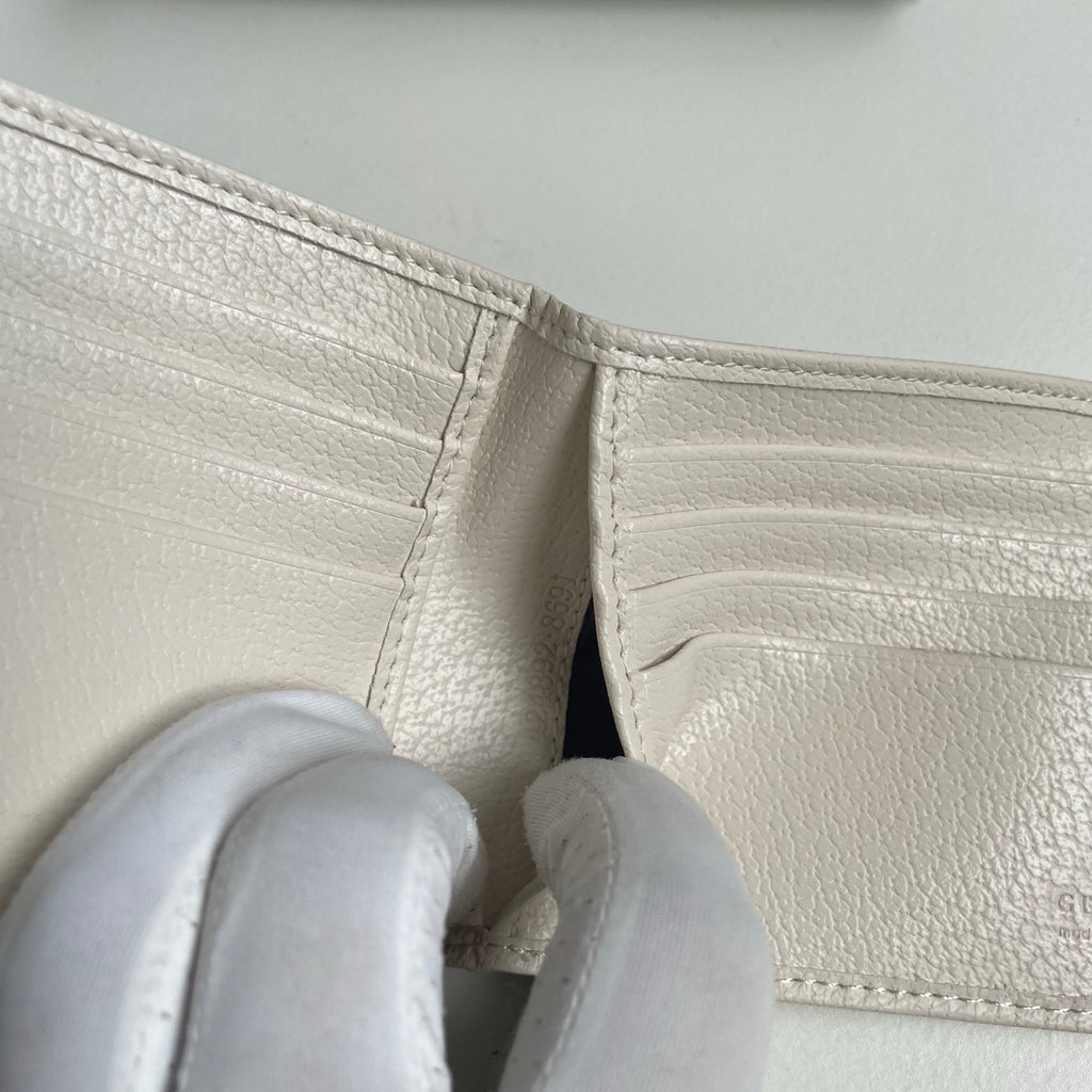 B1X46B7 Popular leather wallets ( with full packaging )