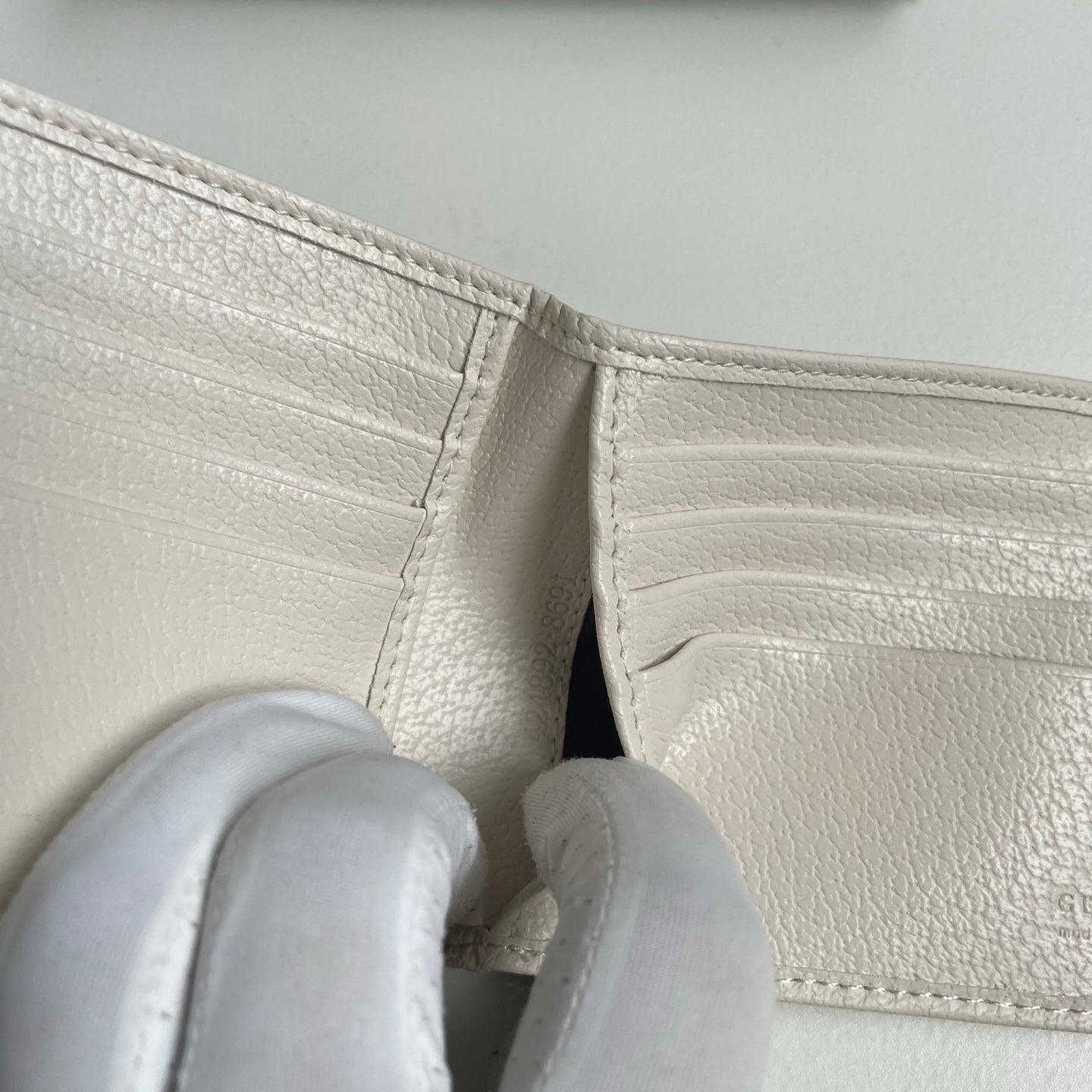 146XB7B Popular leather wallets ( with full packaging )