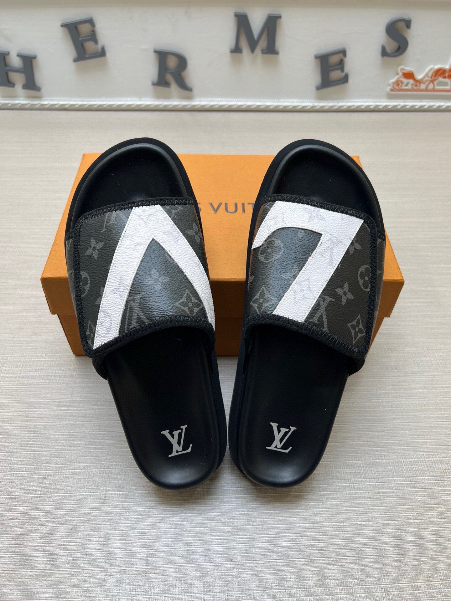 5WE251Z Popular Slippers