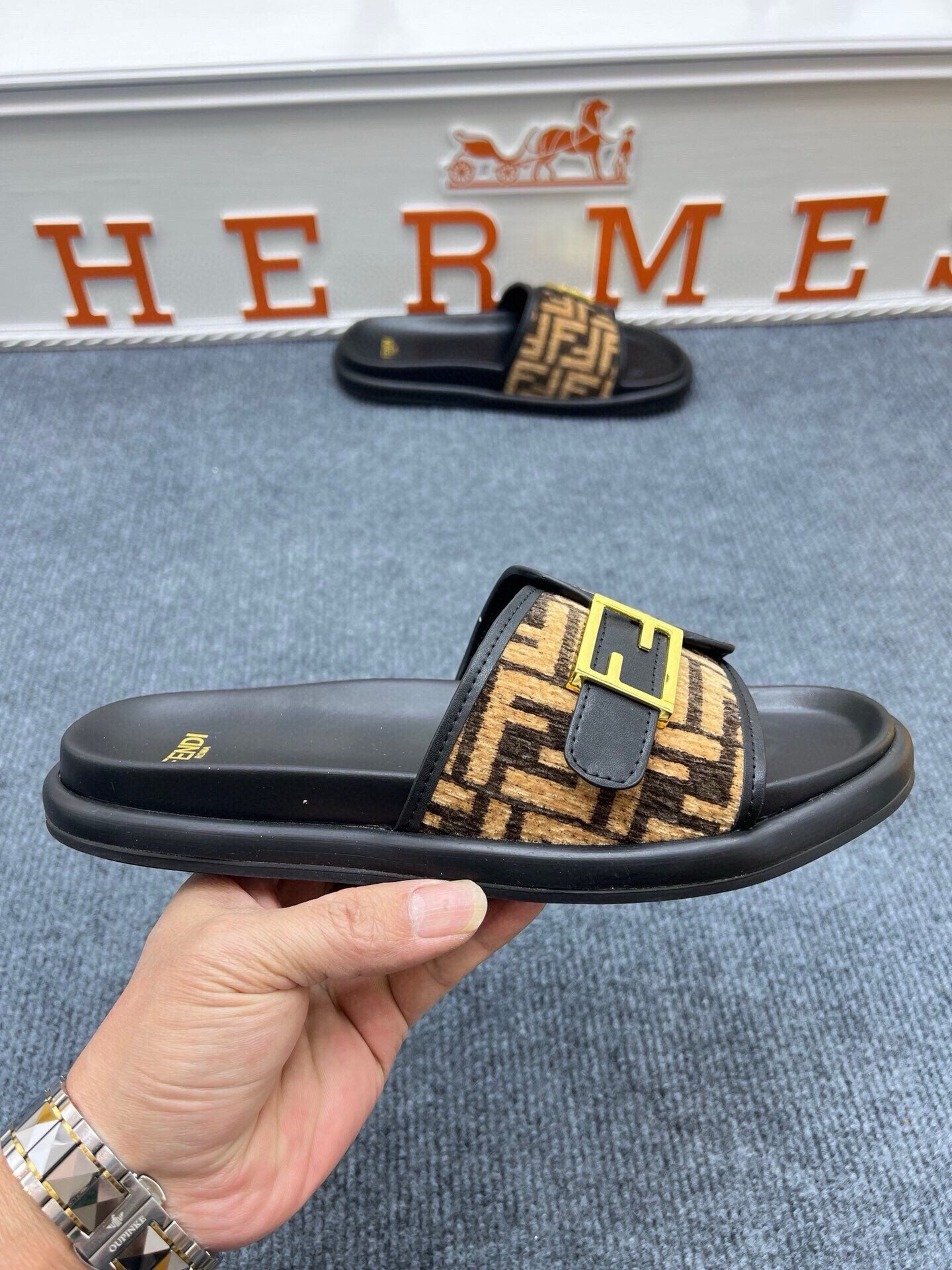 54F37Z Popular slippers