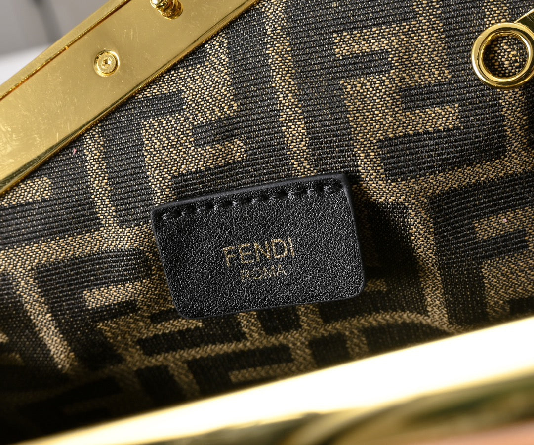 146NF8B Popular leather bag