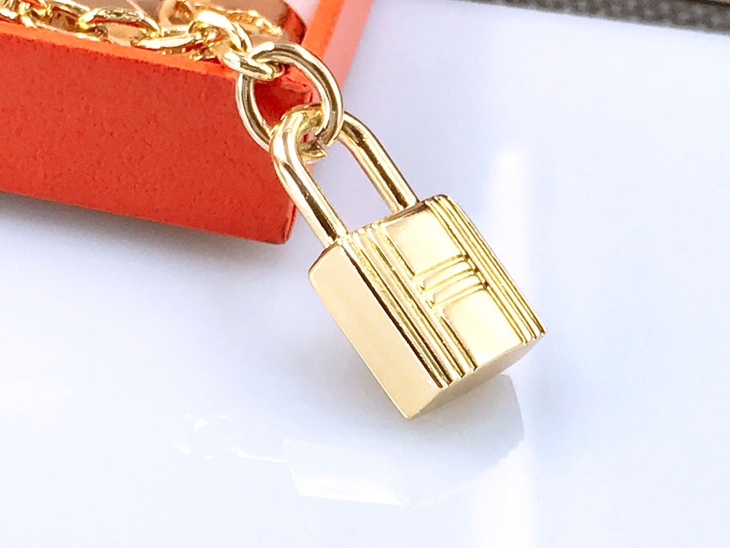 346RE45A Popular bag 's charms accessories
