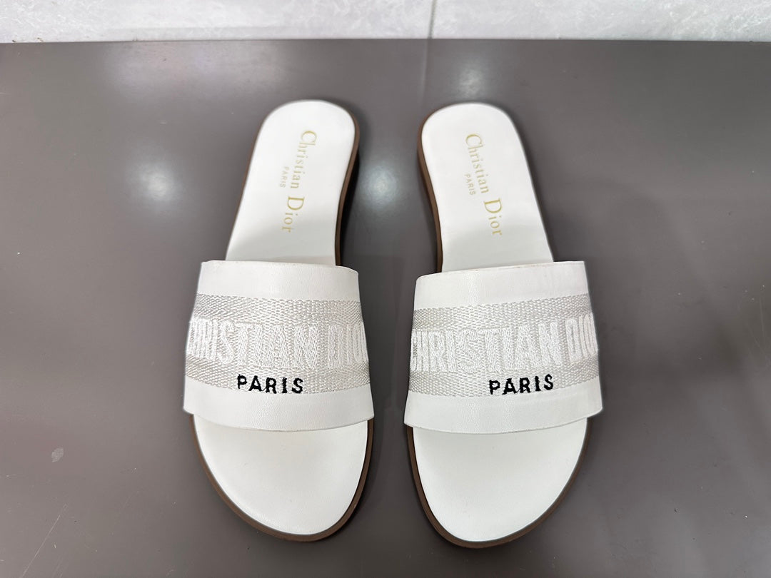 14D32Z Popular slippers