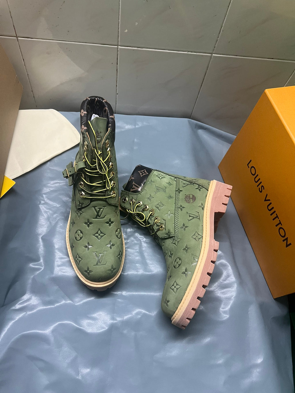 2105QE382Z Popular high-quality leather Boots