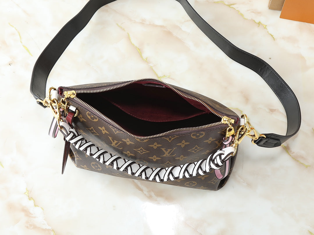 146PE79B Popular leather bag