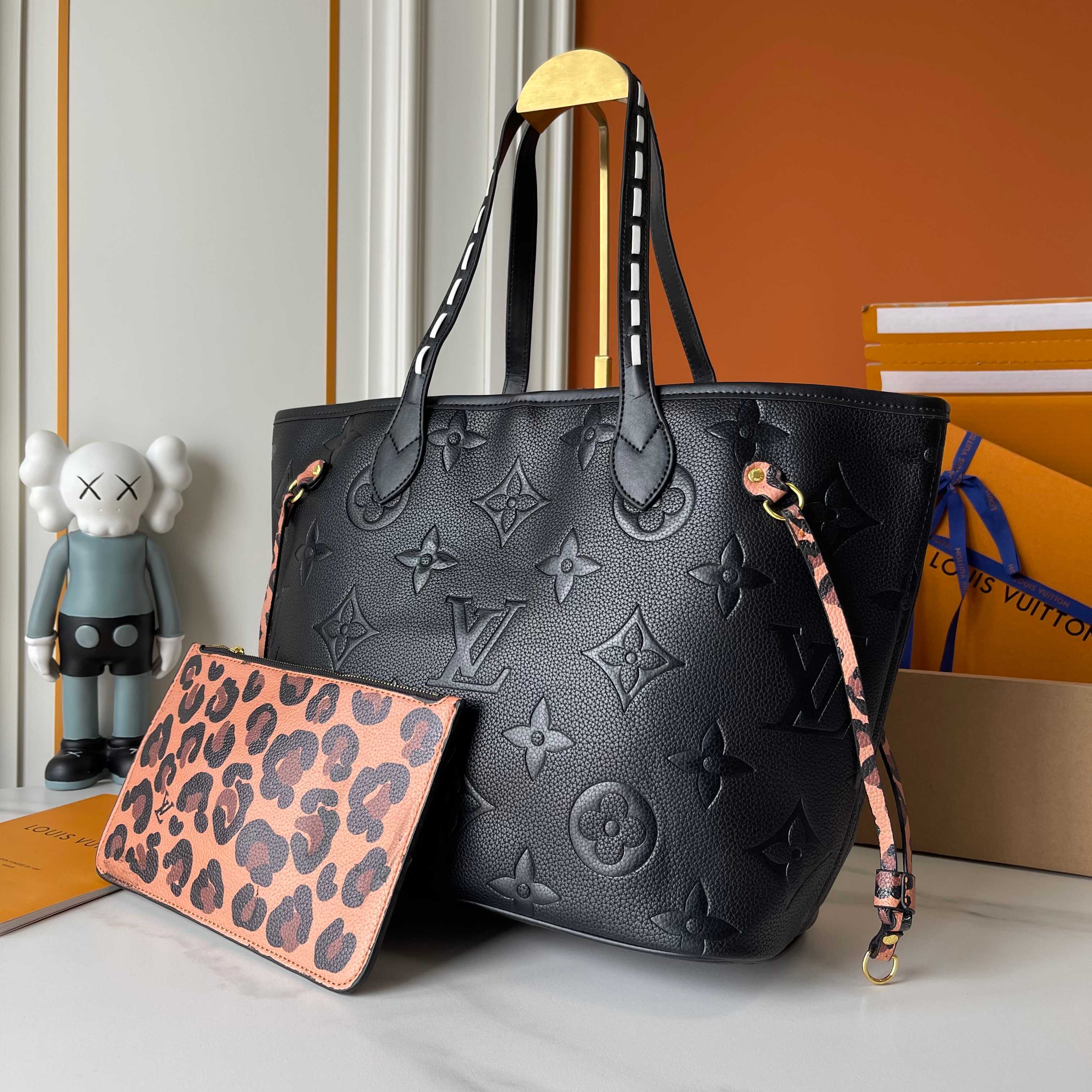 146PE93B Popular leather bag
